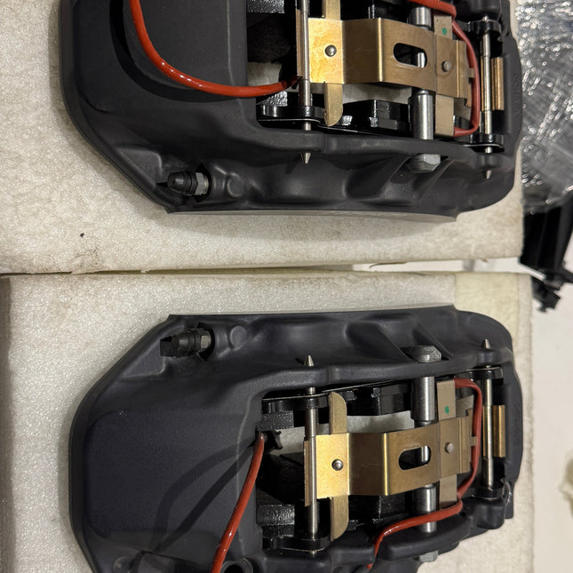 Ferrari 458 Italia / Spider, Portofino Brake Caliper with Brake Pads, Left and Right, OEM, Part Number: 276843, 276844