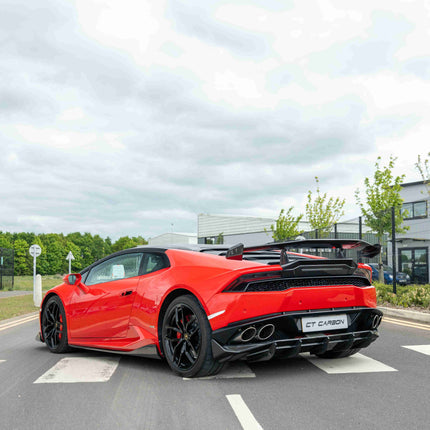 Lamborghini Huracan carbon bumper trim detail