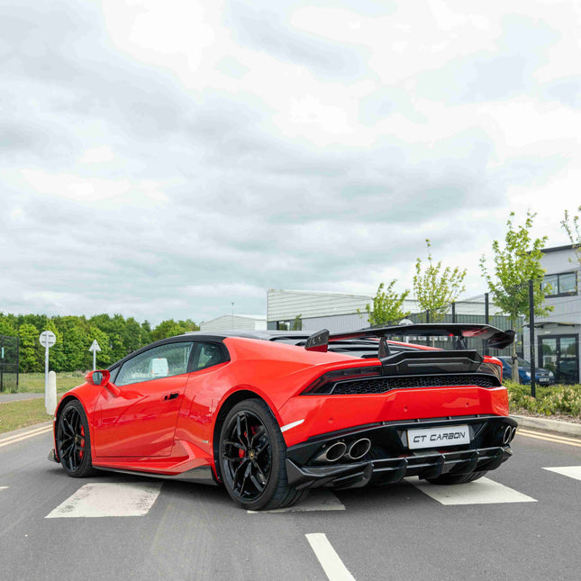 Lamborghini Huracan carbon bumper trim detail
