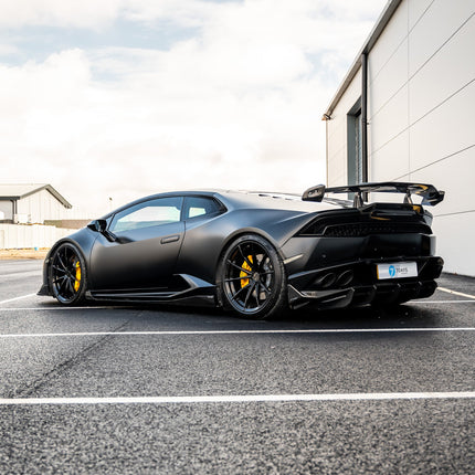 Lamborghini Huracan carbon kit gloss finish