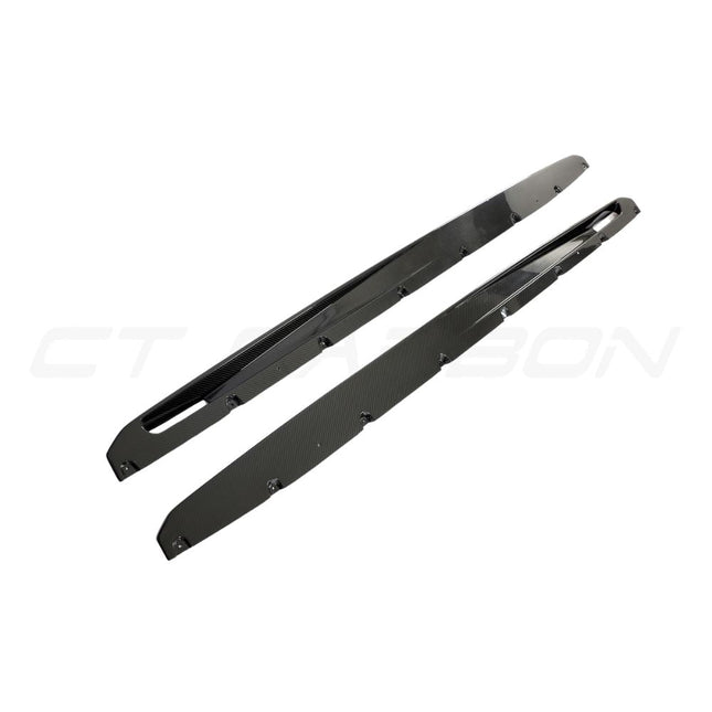 Lamborghini Urus carbon fibre side skirt detail