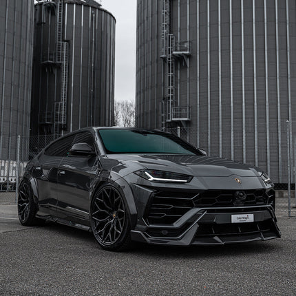Lamborghini Urus carbon fibre arch installed