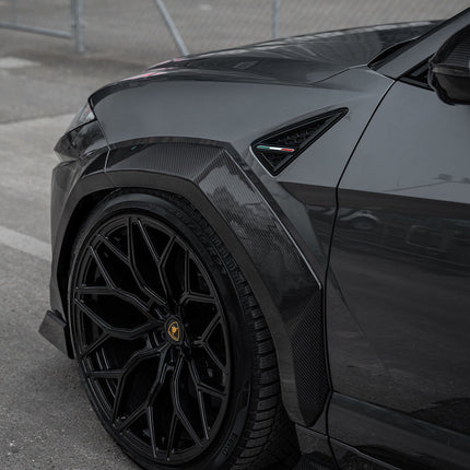 Lamborghini Urus carbon fibre arch detail