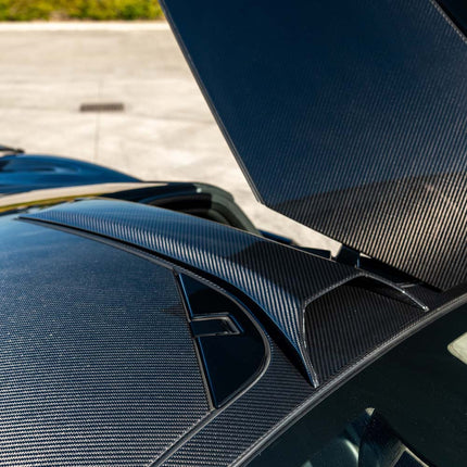 McLaren 720S carbon fibre roof scoop CT Design fitted on car