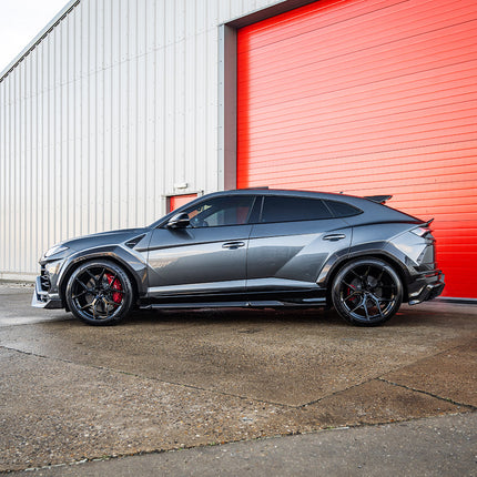 Lamborghini Urus carbon fibre side skirt profile