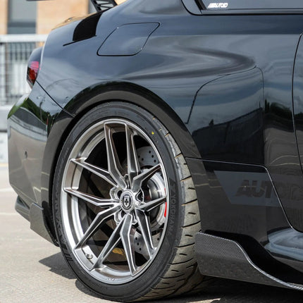 TREVORA G87 M2 Carbon Side Skirt Set installed